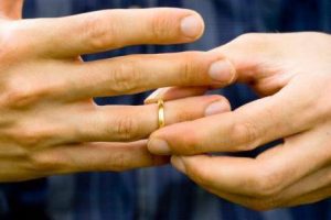 Ring hand prevent avulsion